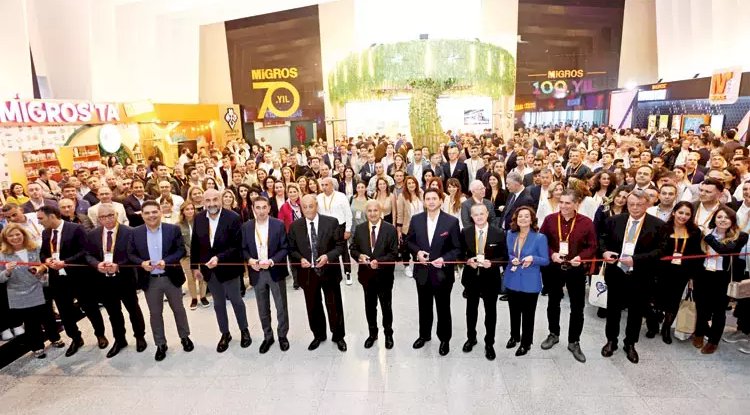 Malatya Park Avm'de  Yazar Cevher SÖNMEZ imza günü